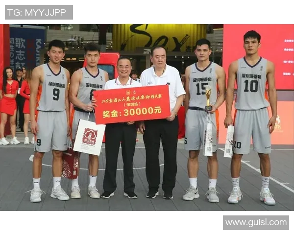 深圳篮球队的意识提升与团队合作的重要性探讨 深圳篮球队的意识提升与团队合作的重要性探讨