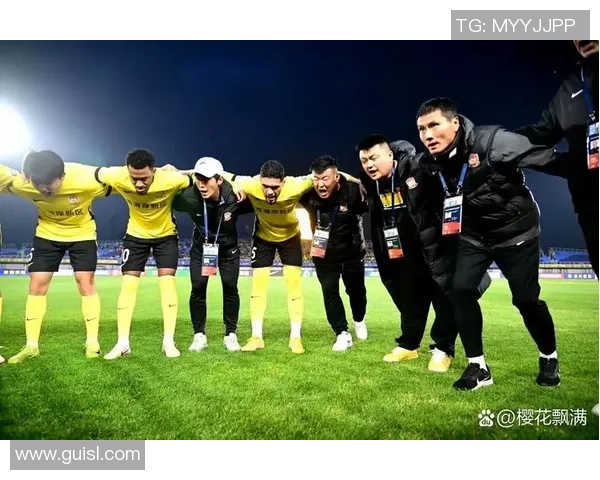 足球明星眼神中的故事与沧桑岁月的深刻表达 足球明星眼神中的故事与沧桑岁月的深刻表达