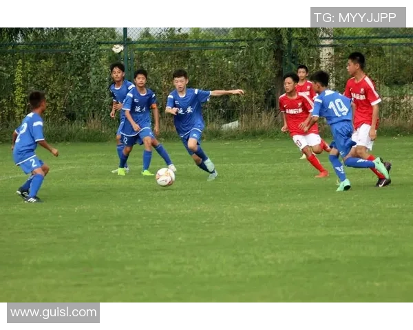 高清男生壁纸足球明星精选让你随时感受绿茵场上的激情与魅力 高清男生壁纸足球明星精选让你随时感受绿茵场上的激情与魅力